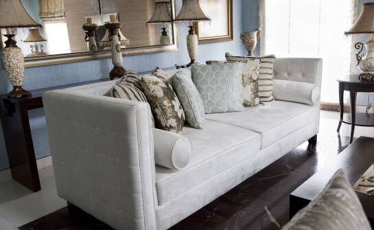 Meble tapicerowane a komfort codziennego użytkowania – co warto wiedzieć?