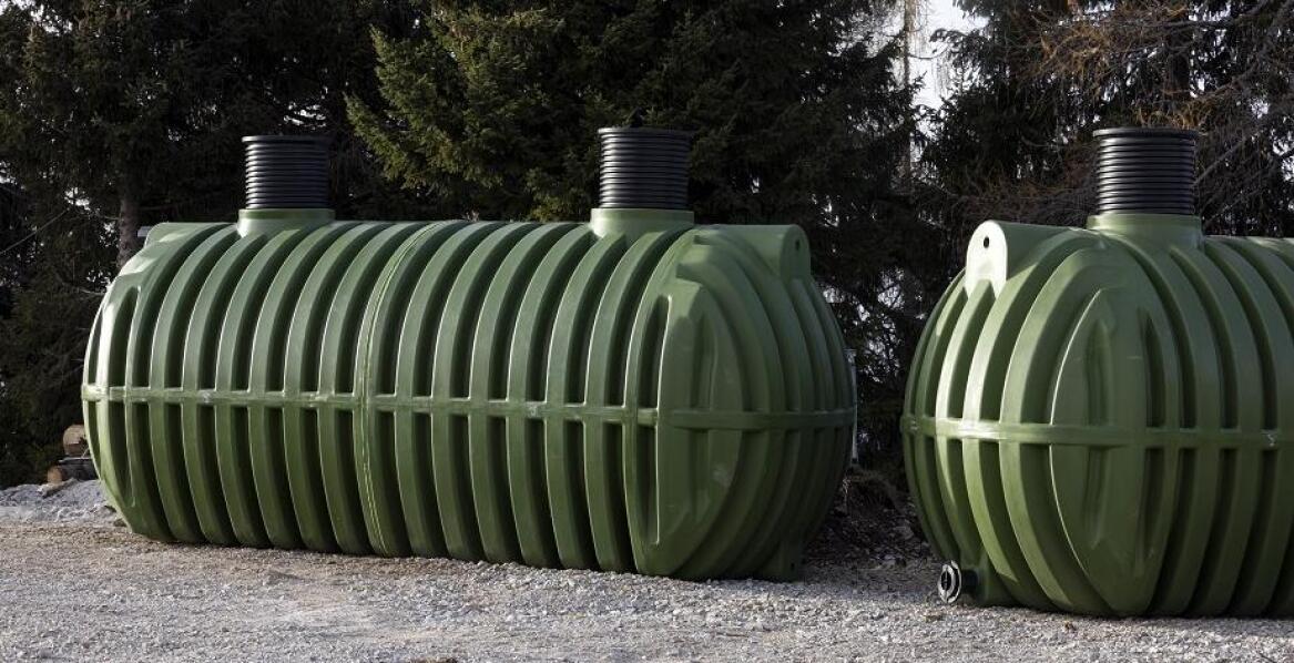 Wpływ technologii produkcji na cenę szamb plastikowych