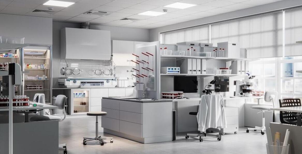 Rola blach ze stali nierdzewnej w produkcji mebli laboratoryjnych