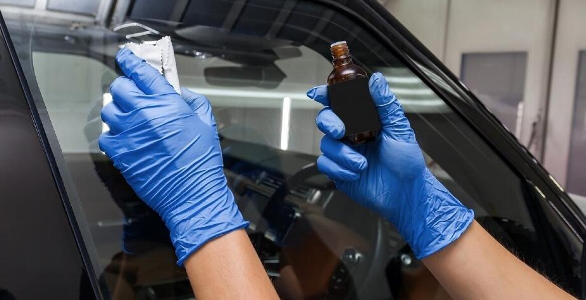 Jakie właściwości oferują hydrofobowe szyby pilkington?