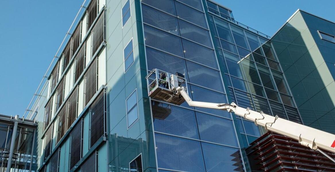 Jak wycieraczki systemowe mogą wpłynąć na odbiór estetyczny urzędów?