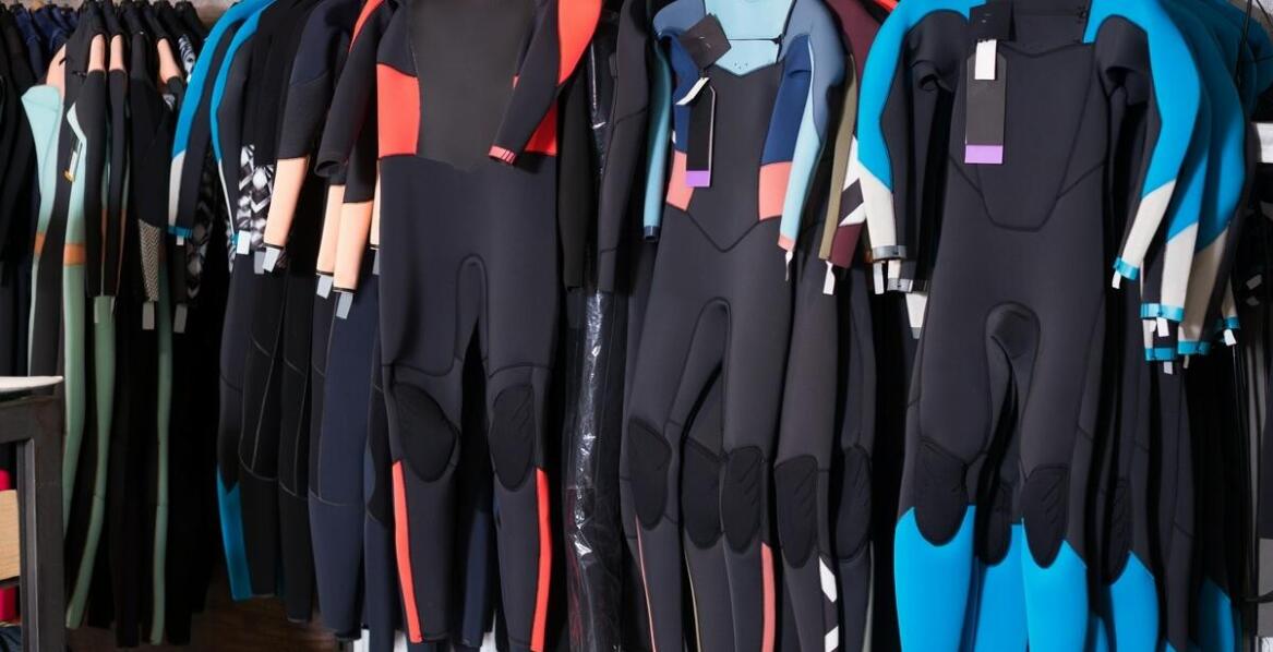 Odzież i obuwie wędkarskie – co oferuje sklep z wędkami online?