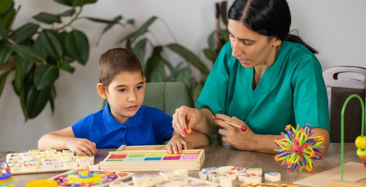 Dysleksja a terapia logopedyczna: skuteczne strategie wsparcia