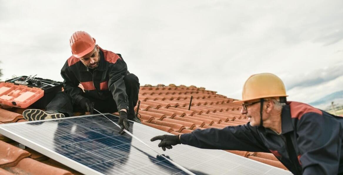 Współpraca z profesjonalistami przy montażu instalacji fotowoltaicznych w Katowicach