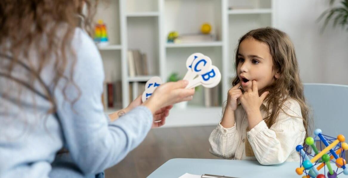 Jak terapia logopedyczna wspiera dorosłych z jąkaniem?
