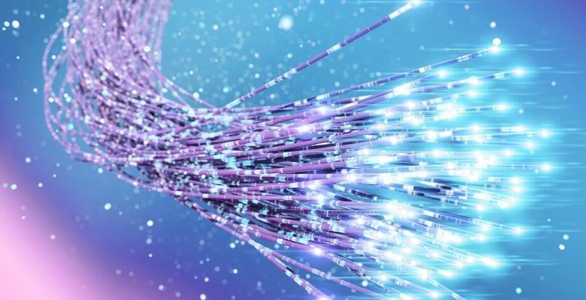 Jakie korzyści niesie za sobą instalacja sieci światłowodowych dla mieszkańców Warszawy?