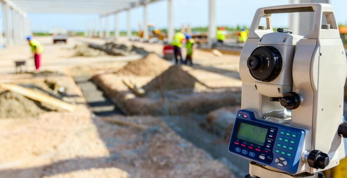 Jak usługi geodezyjne wpływają na bezpieczeństwo inwestycji budowlanych?