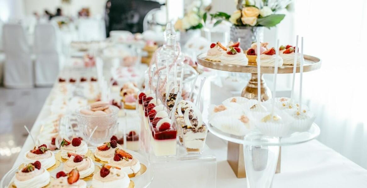 Różnorodność menu cateringowego na imprezy firmowe w legionowie