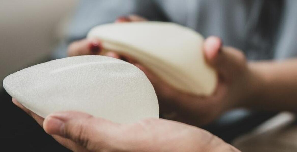 Podniesienie piersi: co warto wiedzieć przed zabiegiem?