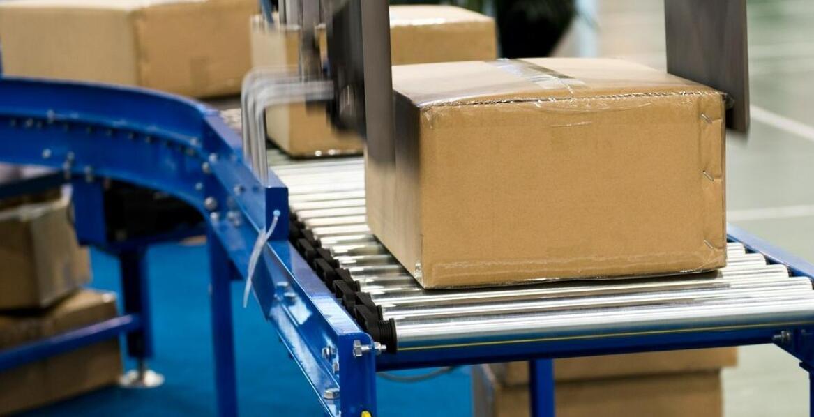 Automatyzacja etykietowania opakowań zbiorczych – klucz do optymalizacji procesów produkcyjnych