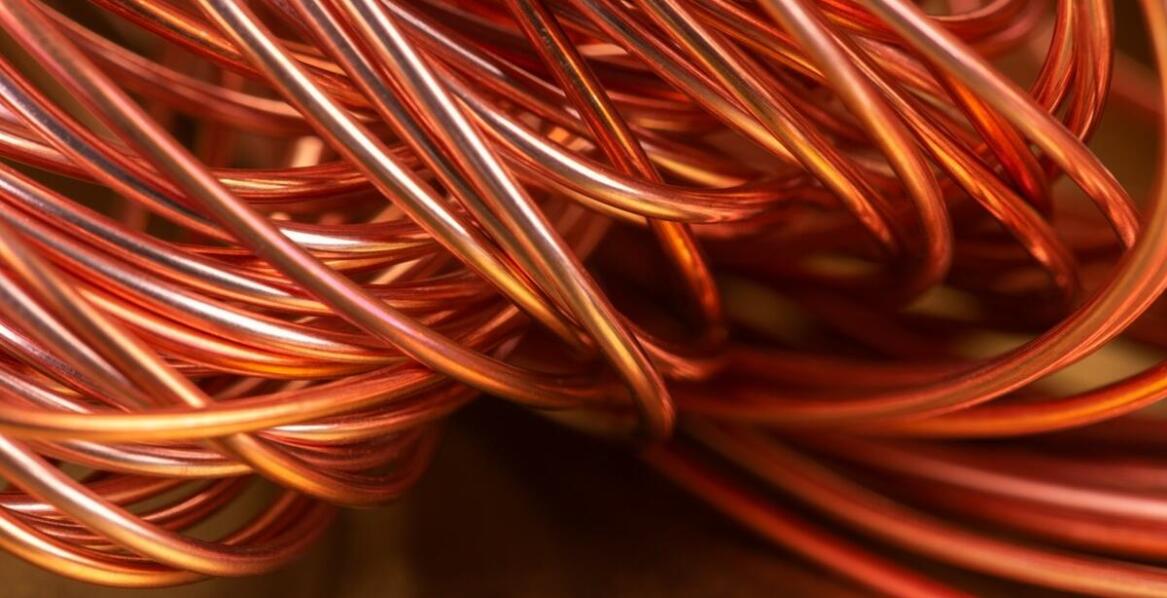 Złom miedziany a ekologia: jak odpowiedzialny recykling wpływa na środowisko?