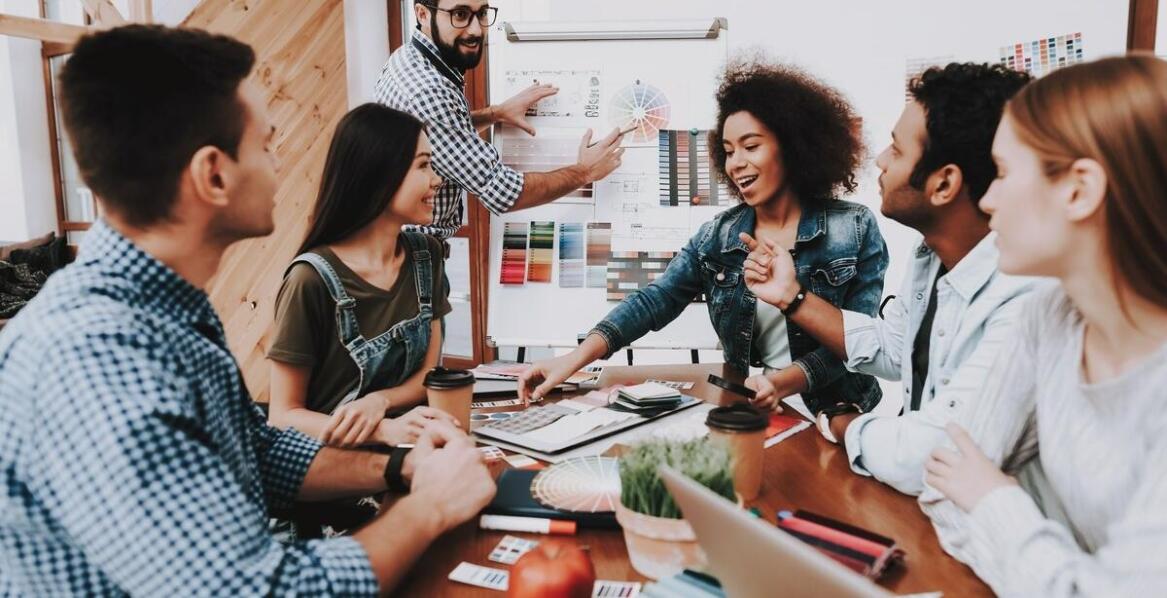 Wpływ nowoczesnych poradników na rozwój umiejętności interpersonalnych nauczycieli