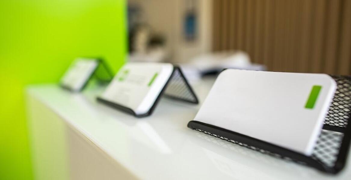 Wpływ jakości materiałów na trwałość i wygląd wizytówek