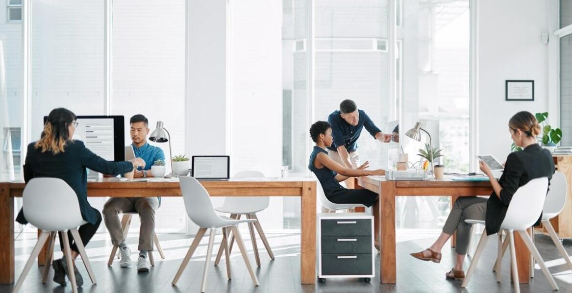 Odzież chłodząca a zmniejszenie absencji chorobowej wśród pracowników