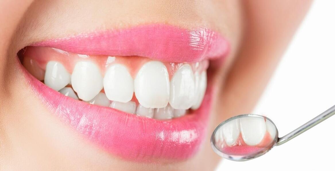 Jakie korzyści niesie zastosowanie stomatologii estetycznej w korekcie zębów?