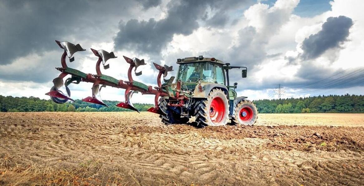 Bezpieczna eksploatacja rolniczych maszyn – podstawowe zasady i wskazówki
