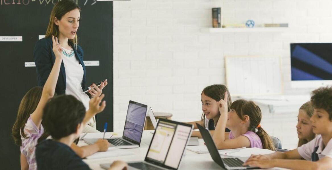 Jakie umiejętności programowania są rozwijane w technikum dla informatyków?