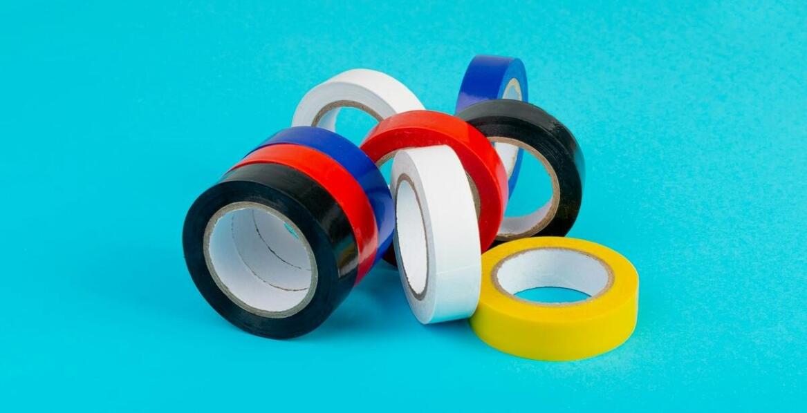 Rola taśmy z folią w zabezpieczaniu pomieszczeń podczas renowacji