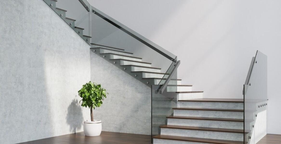 Jakie są techniczne wymagania dla montażu szklanych balustrad?