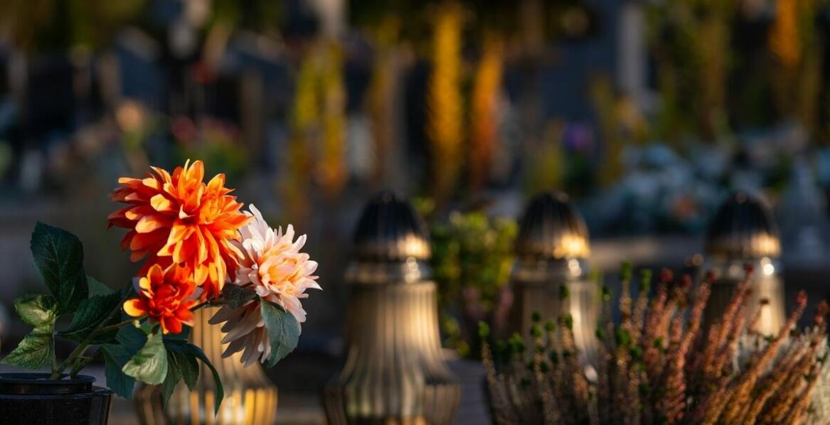 Zalety lastrykowych nagrobków: trwałość i estetyka w jednym