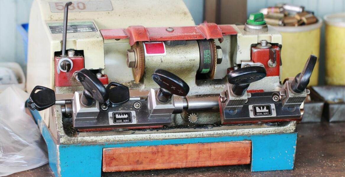 Jak działają zaawansowane maszyny do kodowania samochodowych kluczy?