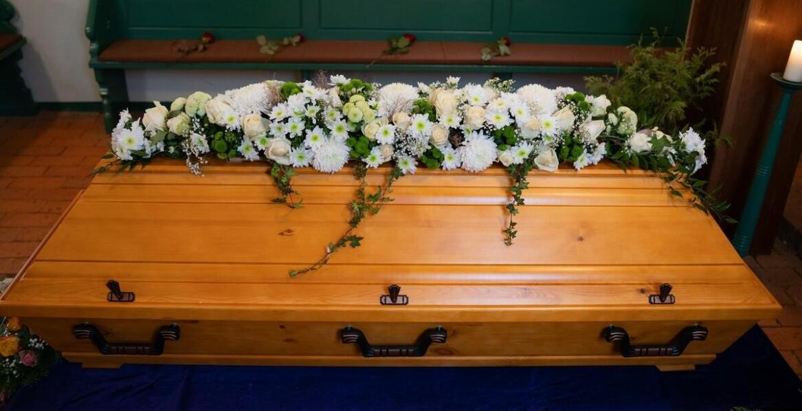 Usługi dodatkowe w ofercie firm pogrzebowych – co warto wiedzieć?