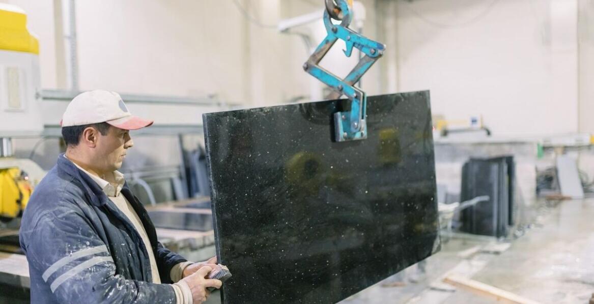 Proces importu i sprzedaży granitowych bloków: od dostawcy do klienta