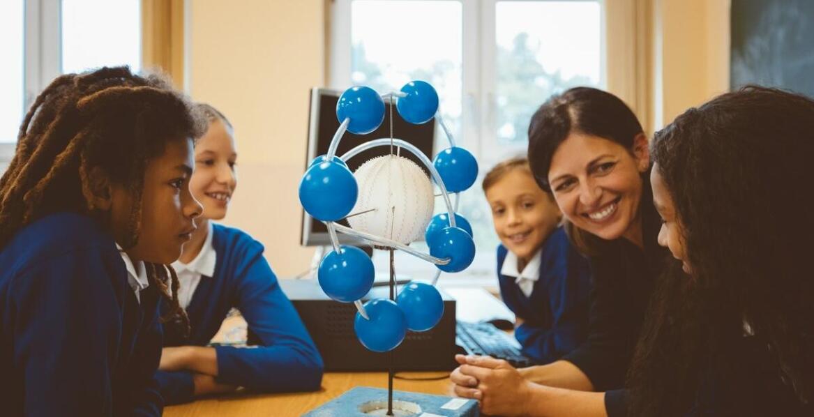 Edukacyjne gry na interaktywnej tablicy jako sposób na rozwijanie logicznego myślenia