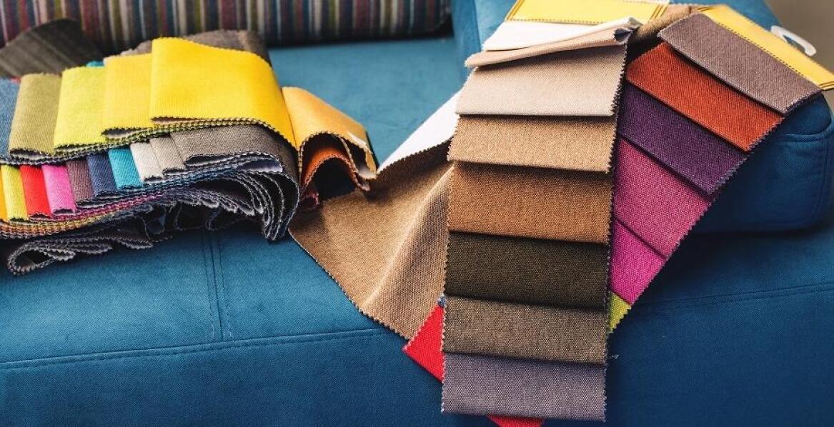 Jak hurtownia tkanin tapicerskich wspiera projektantów wnętrz?