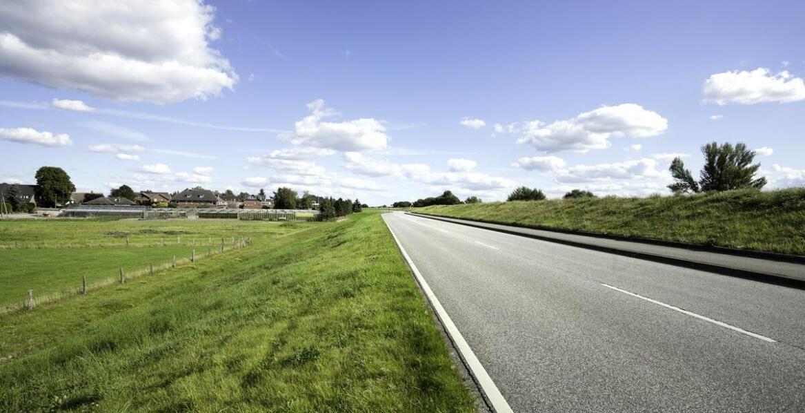 Jakie są kluczowe elementy drogowych projektów, które wpływają na ich trwałość?