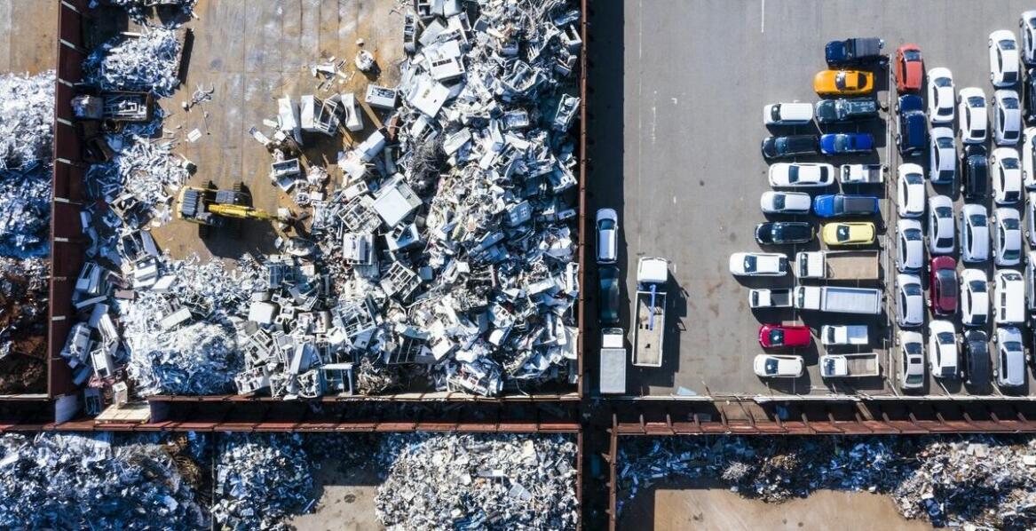 Jak przebiega proces złomowania aut w Chełmku?
