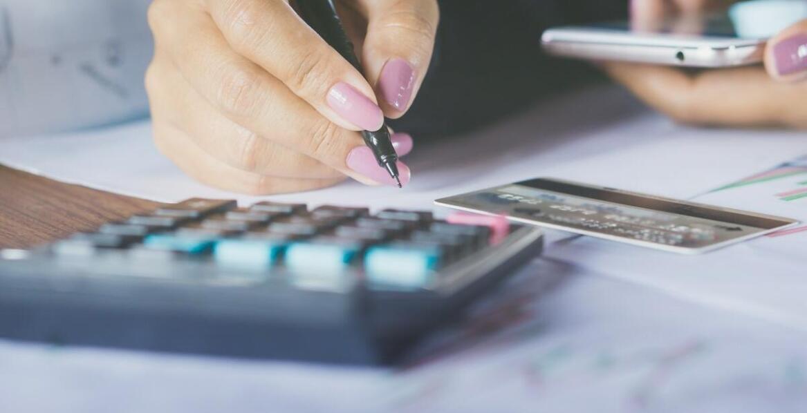 Jak szybko i efektywnie wymieniać euro, korzystając z aktualnych kursów?