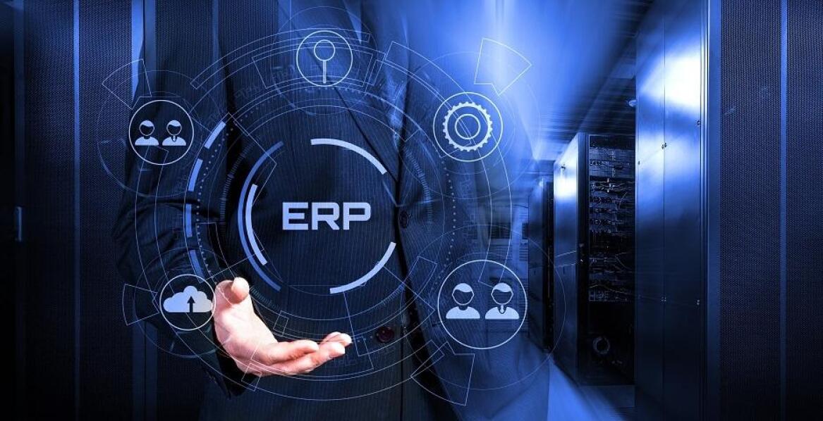 Jak oprogramowanie ERP ułatwia przepływ informacji między działami w małych przedsiębiorstwach?