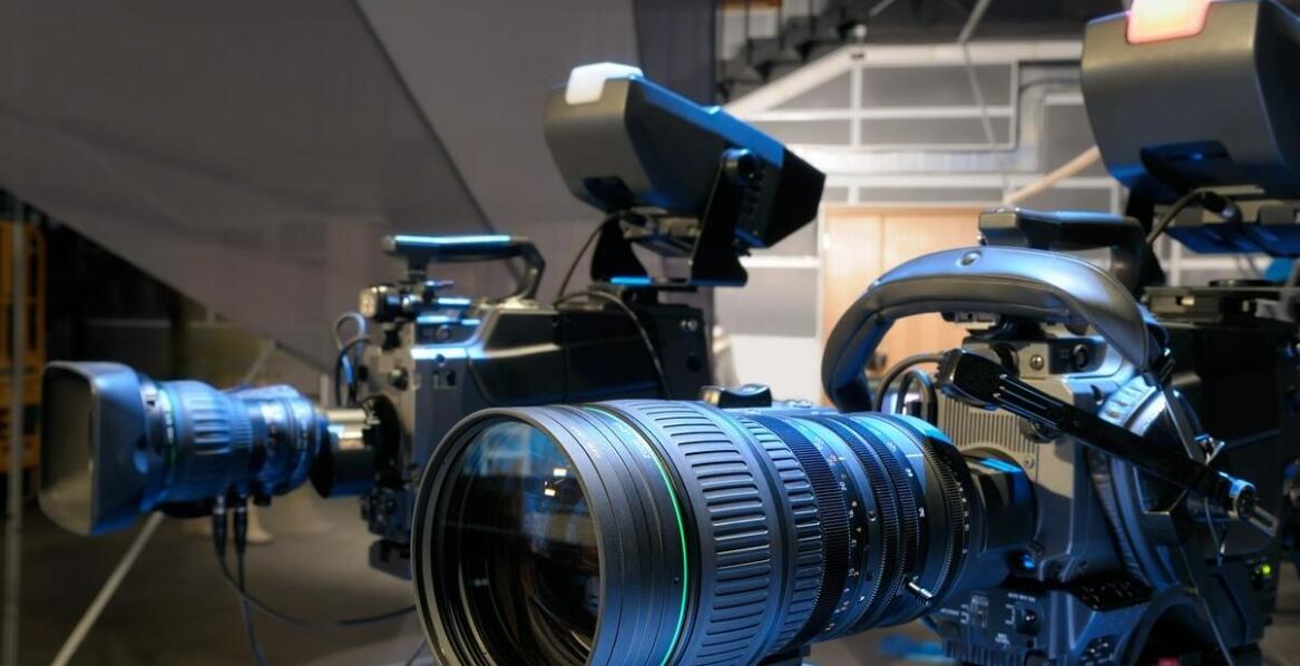 Kluczowe korzyści z produkcji filmów eventowych przez reklamową agencję