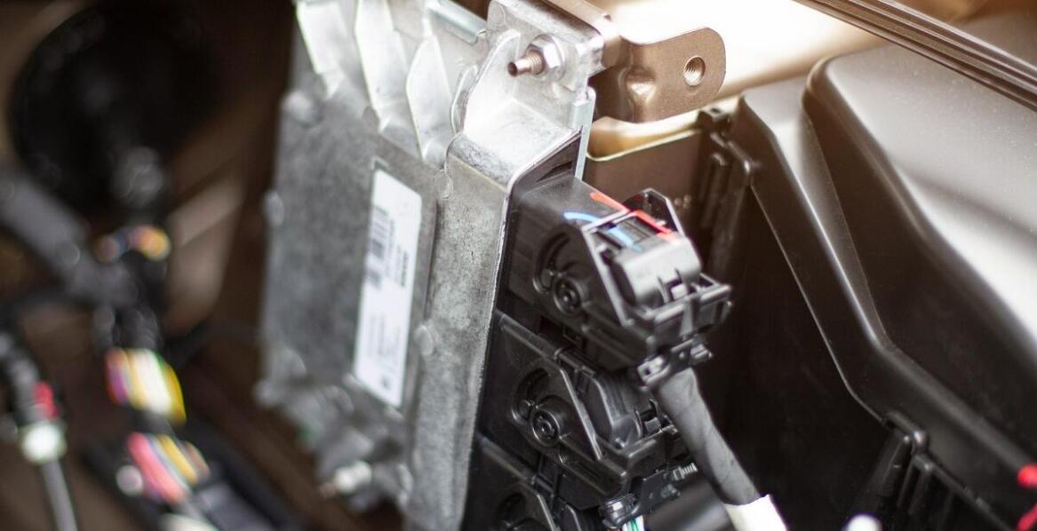 Jakie technologie wspierają efektywny skup wiązek w samochodach?