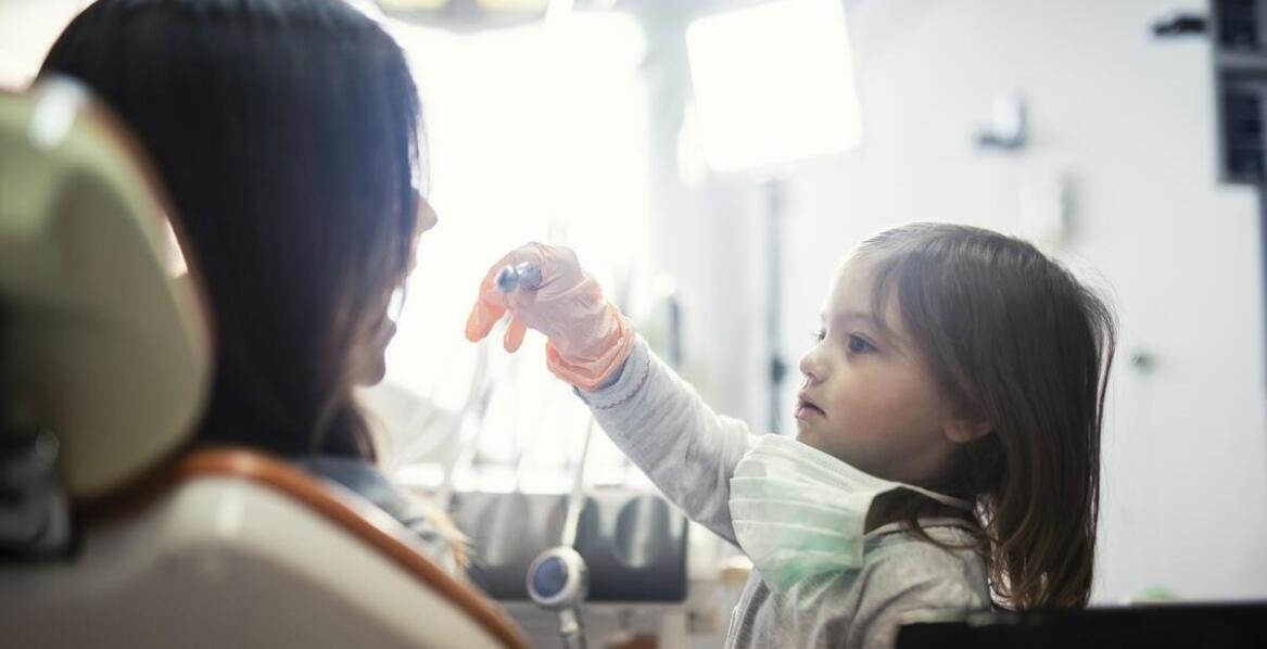 Dlaczego regularne kontrole u ortodonty są ważne dla zdrowia zębów u dziecka?