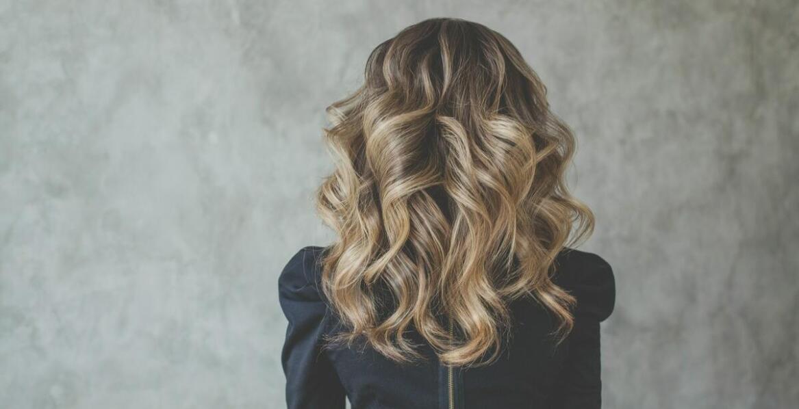 Sennik: rude włosy - jakie tajemnice kryją się za tym symbolem?