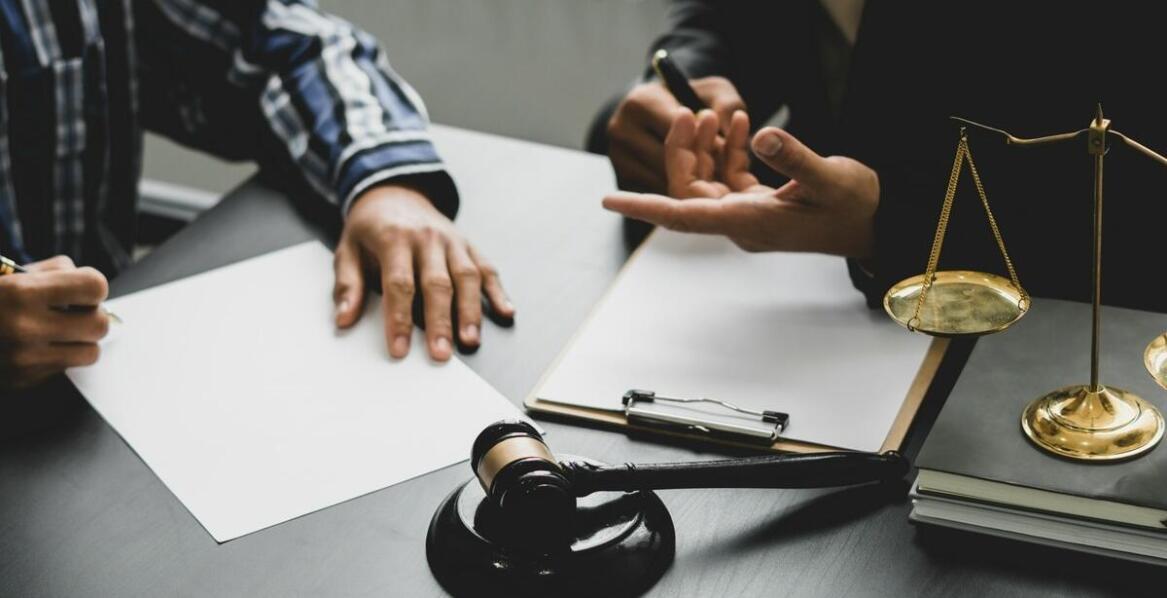 Jak prawna kancelaria może pomóc w dochodzeniu roszczeń z tytułu mobbingu?