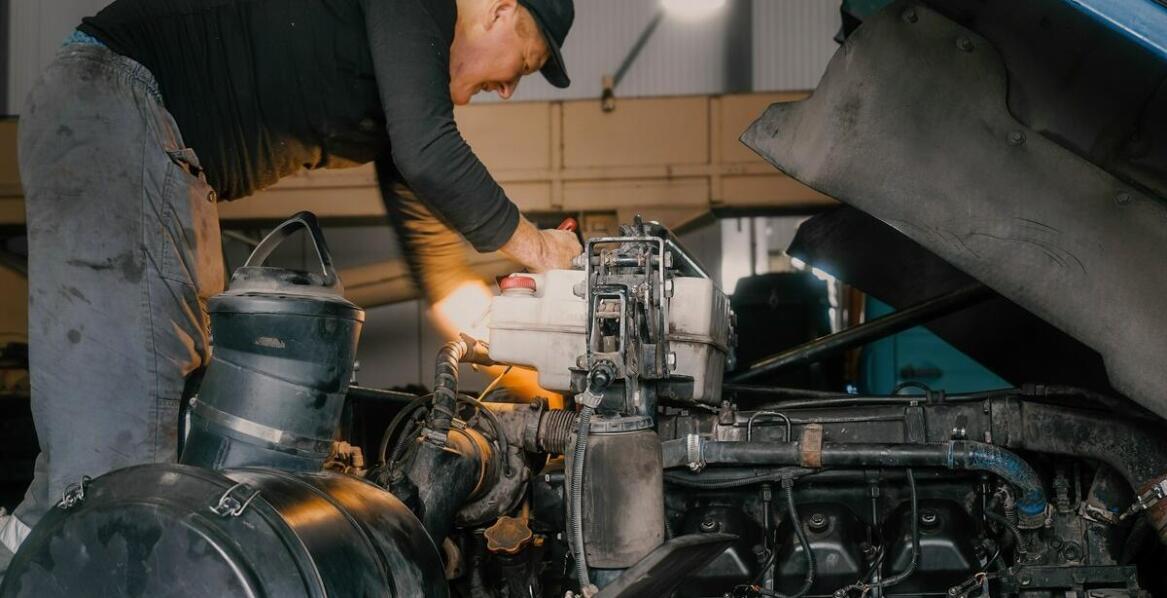 Wpływ profesjonalnego serwisu chłodnic na długowieczność maszyn budowlanych