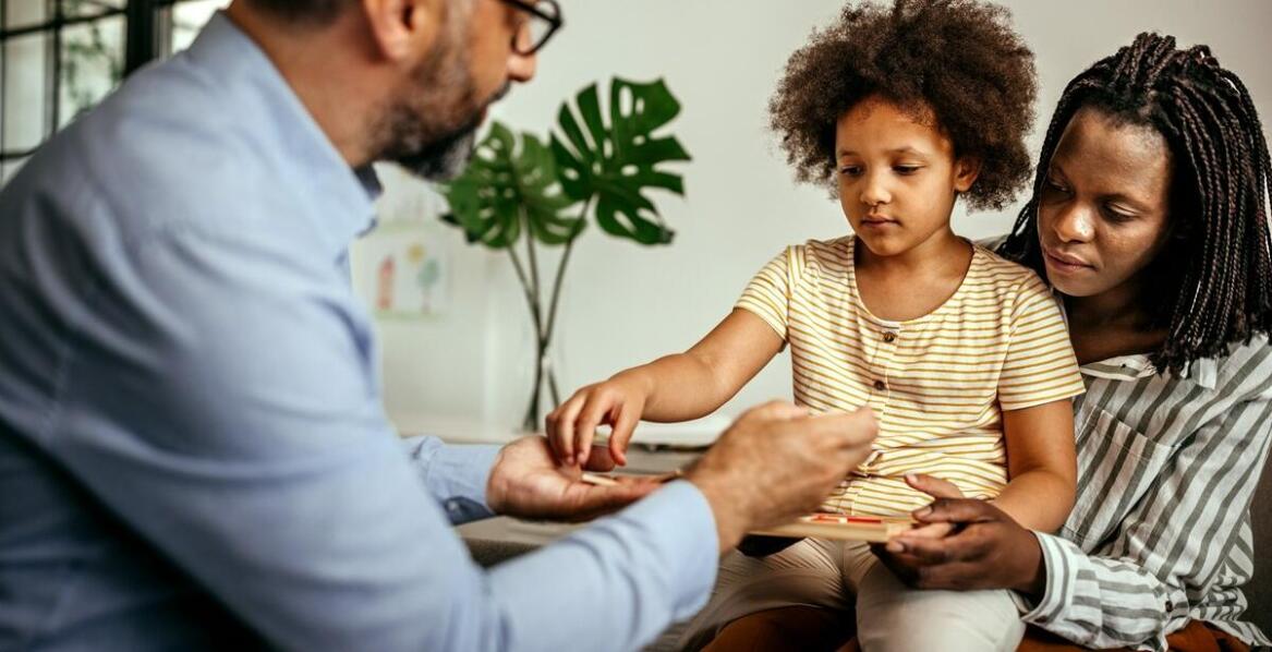 Jak porady prawne mogą wesprzeć w rozwiązywaniu rodzinnych problemów?