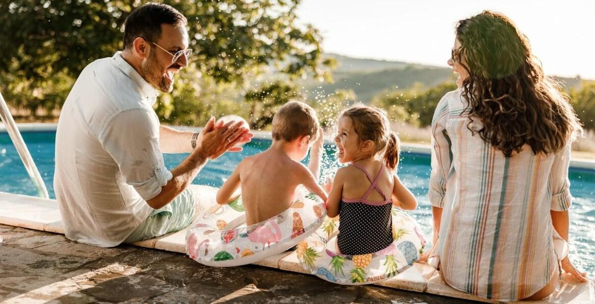 Jak wybrać odpowiednią 3-osobową trampolinę dla całej rodziny?