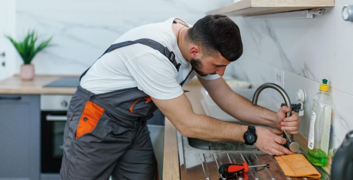 Montaż zlewozmywaka – dlaczego warto zlecić to zadanie specjalistom?