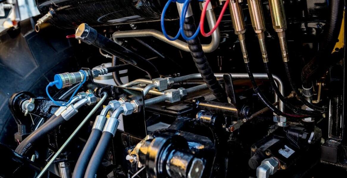 Wpływ jakości hydraulicznych siłowników na wydajność budowlanych maszyn