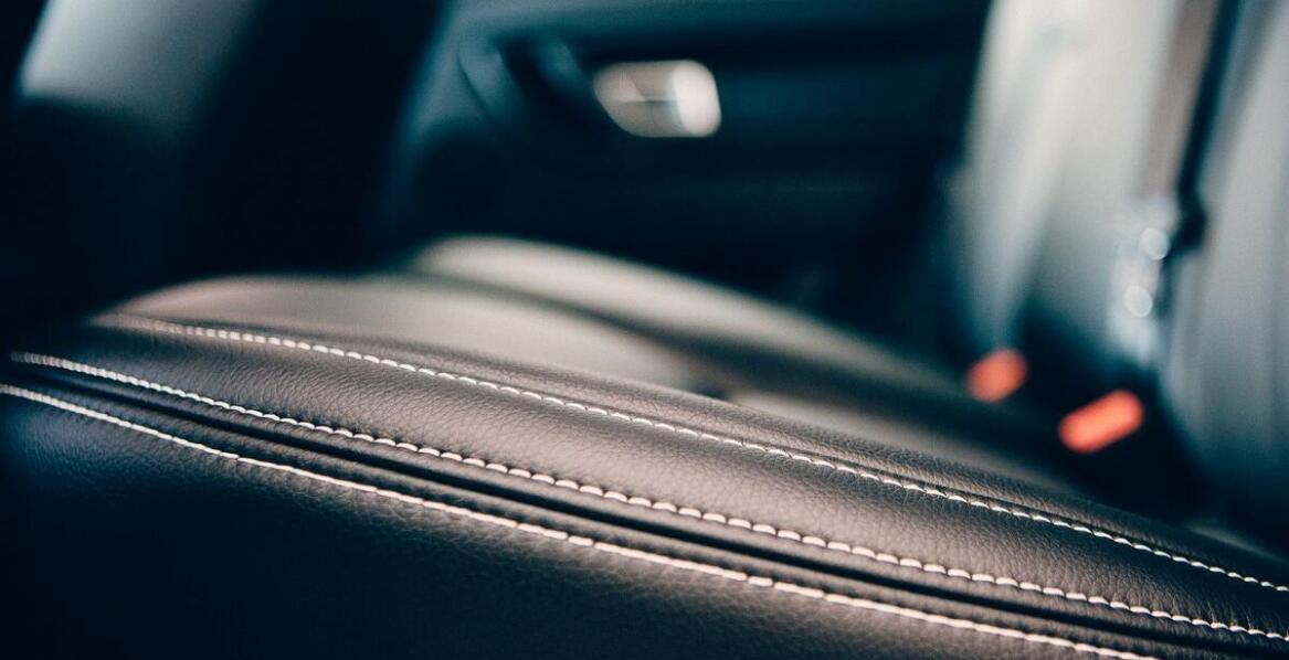 Jak nasze busy są wyposażone, aby zapewnić najwyższy komfort w podróży?