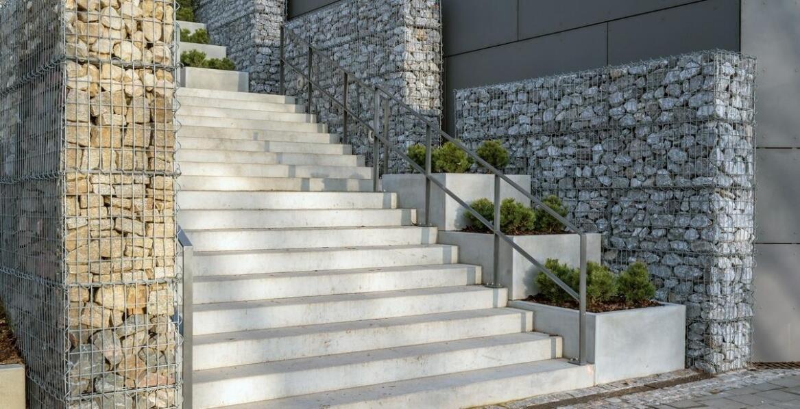 Estetyka i trwałość – jak wybrać odpowiednie wypełnienie do gabionów?