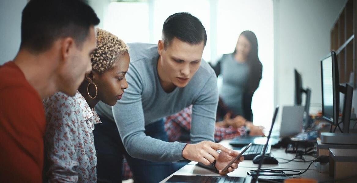 Jak programy do zarządzania dokumentami wspierają współpracę między partnerami?