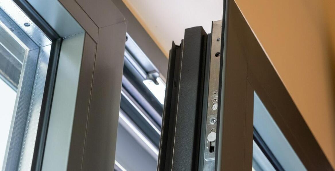 Jak gumowe uszczelki poprawiają efektywność energetyczną budynków?