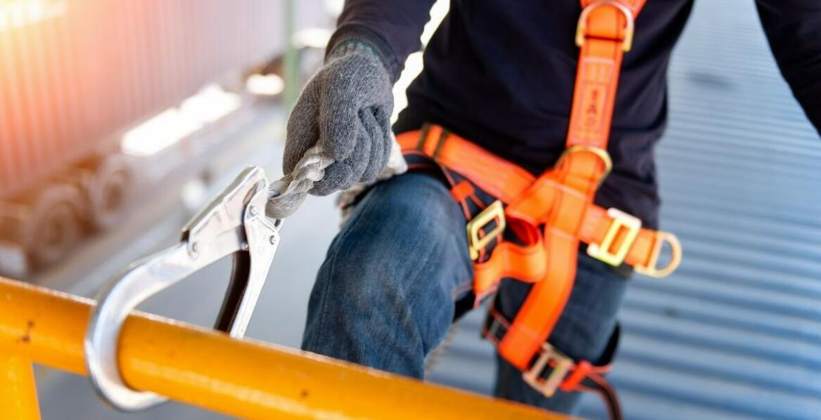 Bezpieczeństwo użytkowania rozsuwanych aluminiowych drabin w środowisku przemysłowym