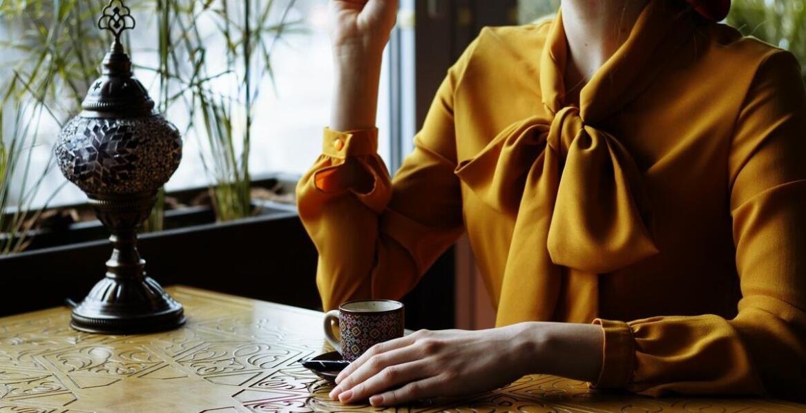 Jak personalne sukienki podkreślają indywidualny styl kobiety?