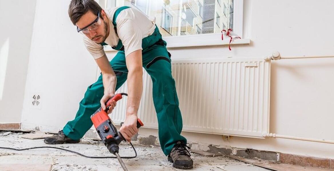 Jakie czynniki wpływają na koszt remontowych usług?